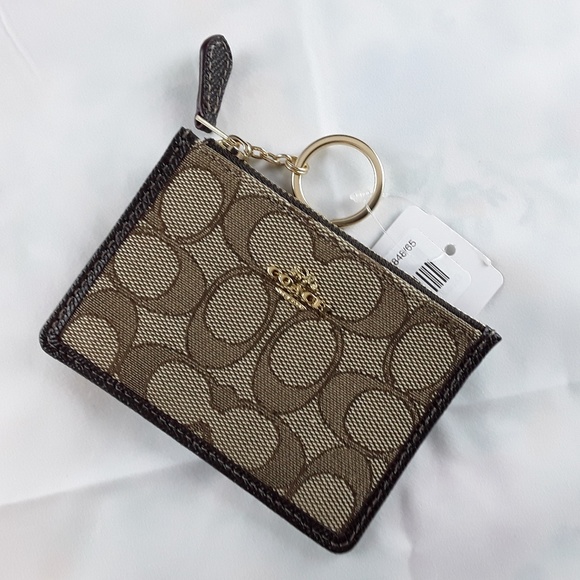 Coach Accessories - Coach ID wallet NWT skinny wallet zipper